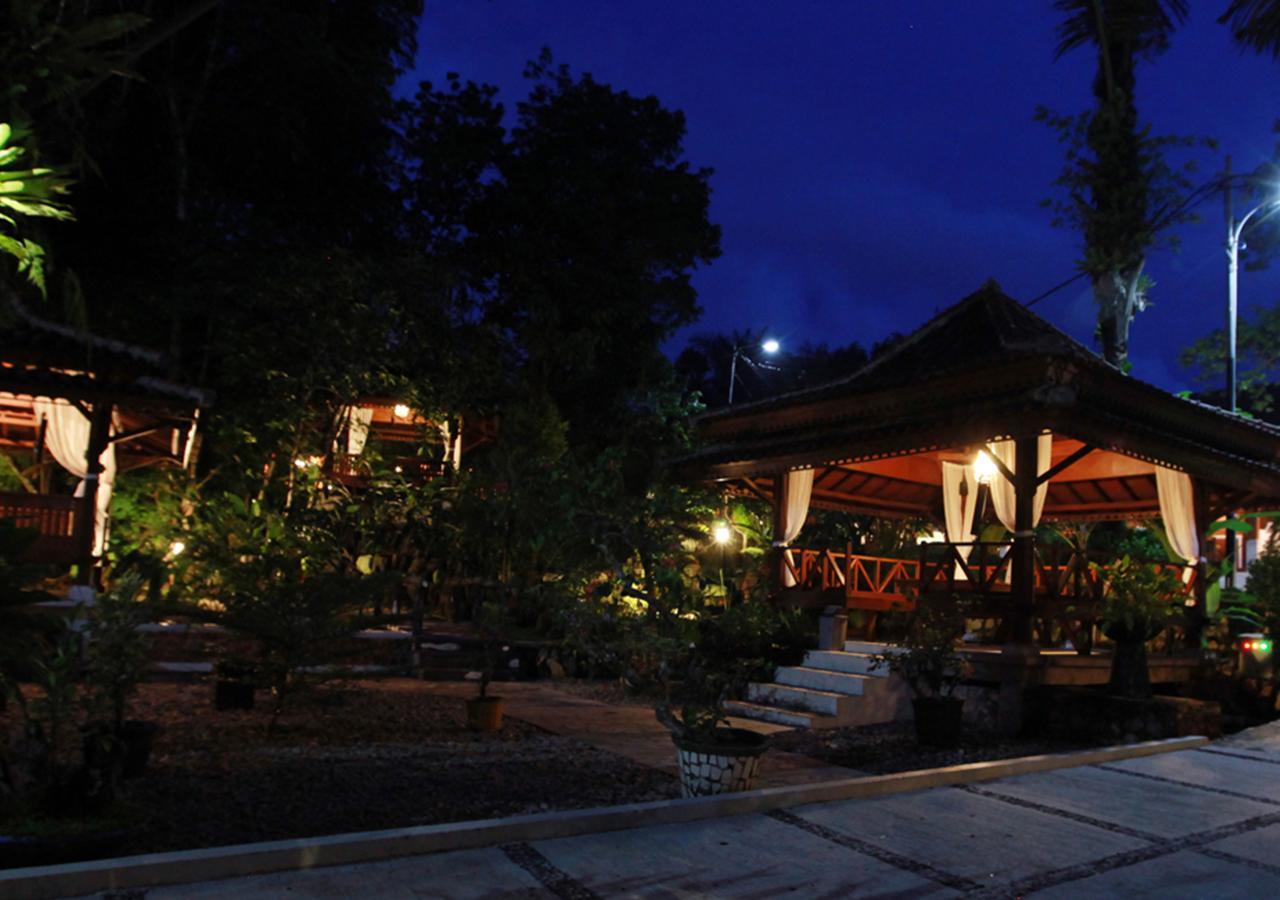 Green Tropical Village Tanjung Pandan Exterior foto